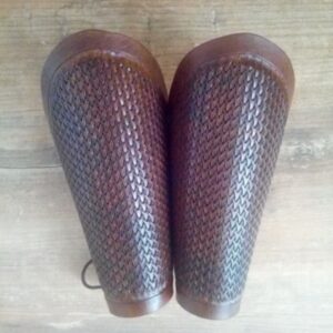 Para skórzanych karwaszy - wzór w plecionkę 3D.