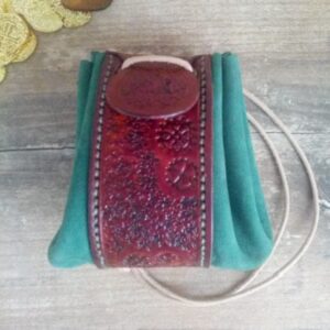 Oryginalna sakiewka ze skóry w motywie steampunku.