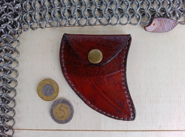 Zamknięta bilonówka ze skóry.