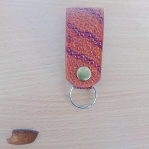 Zamknięty brelok na klucze Smocza skóra. Prezent na każdą okazję.