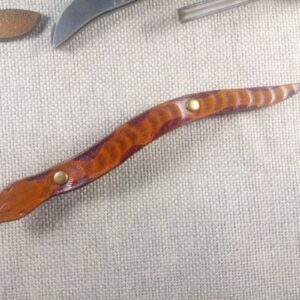 Skórzana spinka do włosów w kształcie węża - wersja 2