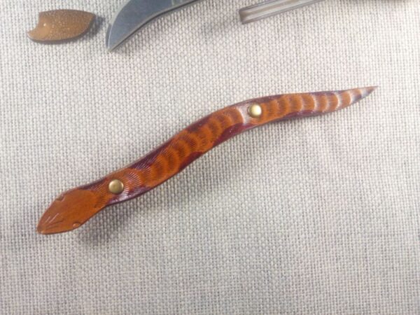 Skórzana spinka do włosów w kształcie węża - wersja 2