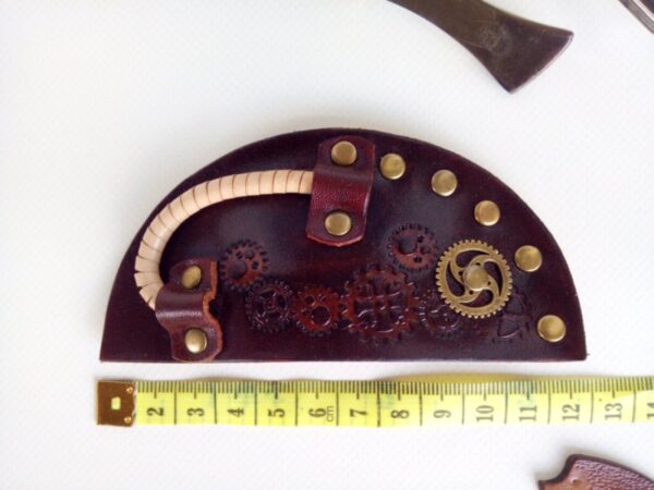 Przód na skórzanej spinki do włosów w stylu steampunk.