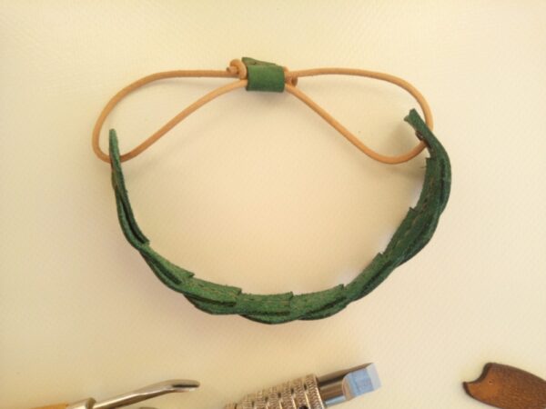 Skórzana bransoletka Dziewięć łusek zielonego smoka rozszerzony rzemień